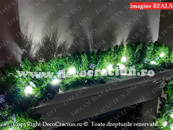 Ghirlanda artificiala brad 2,7m conectabila leduri albe decor fulgi de zapada