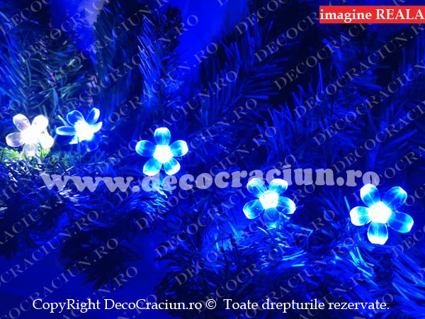 Ghirlanda artificiala brad craciun 2,7m lungime conectabila 50 leduri albastre decor flori de cires