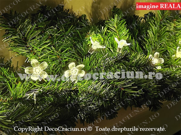 Ghirlanda artificiala brad 2,7m lungime conectabila leduri alb cald lumina statica decor flori de cires interior si exterior