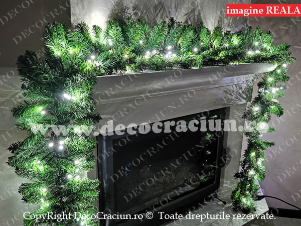 Ghirlanda artificiala brad craciun 2,7m lungime conectabila leduri alb rece efect flash