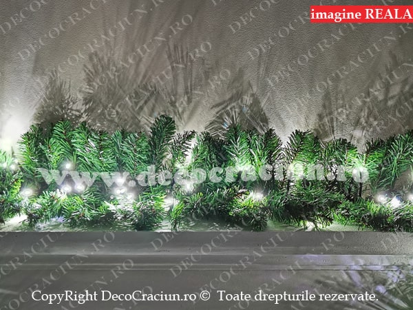 Ghirlanda artificiala brad craciun leduri alb rece efect flash interior si exterior 2,7m lungime