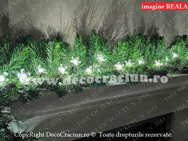 Ghirlanda artificiala brad 2,7m lungime conectabila leduri alb rece lumina statica decor flori de cires interior si exterior