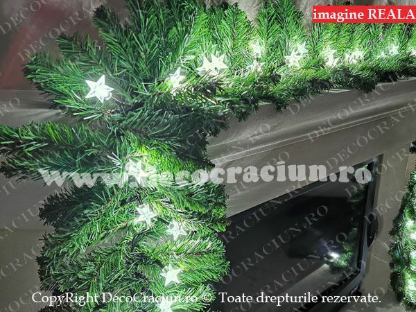 Ghirlanda artificiala brad 2,7m lungime conectabila leduri alb rece lumina statica decor stele interior si exterior