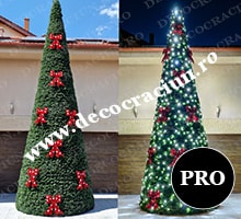 Brad de Craciun de exterior 6m inaltime leduri albe si decor fundite rosii
