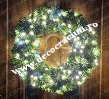 Coronita de Craciun 55cm diametru 160 lumini led alb cald 200 crengute brad artificial